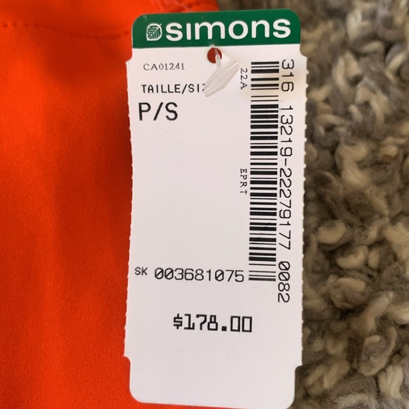 Brand new flared athletic pants, size small - Picture 2 of 2